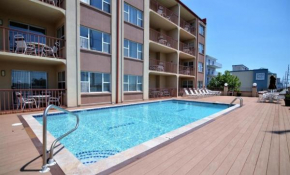 QUARTERS OCEANBLOCK UNIT 403B